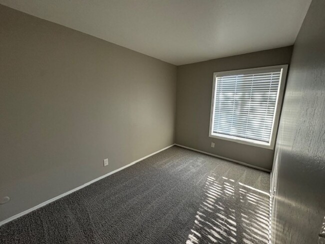 Building Photo - Fully Remodeled 3 Bedroom Townhome Availab...