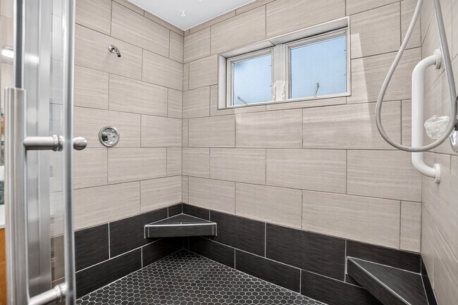 Building Photo - 2938 Kalmia Ave