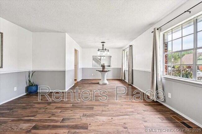 Building Photo - 6310 S 72nd E Pl