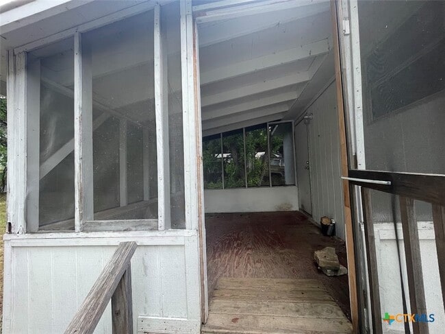 Building Photo - 536 Royal Oak Dr