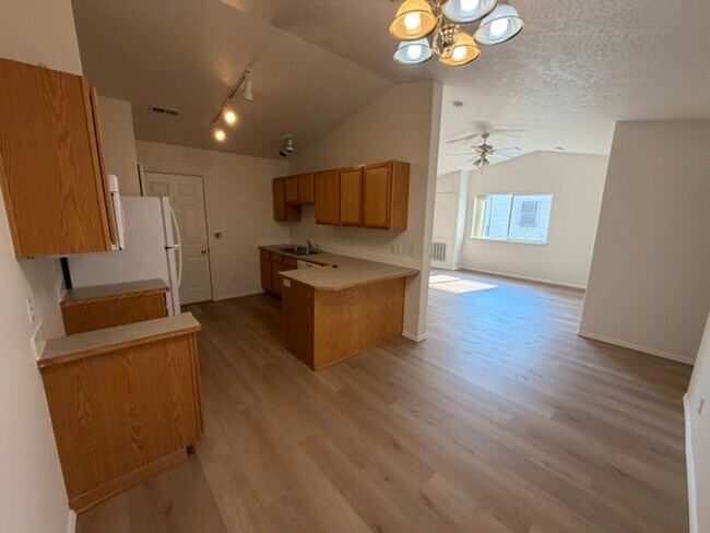 Building Photo - 104-108 E Jadynn Ct