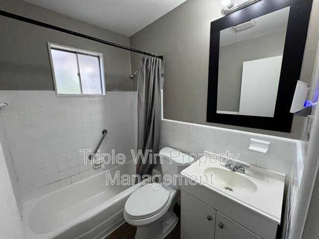 Building Photo - 227 Meadowcrest Dr