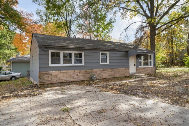 Building Photo - Charming 2 Bedroom Home in KCK! First Month Rent Free!