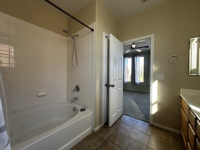 Building Photo - 7628 Belhurst Ave