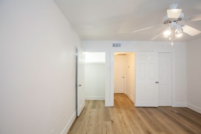 Building Photo - Remodeled Central Dallas Condo