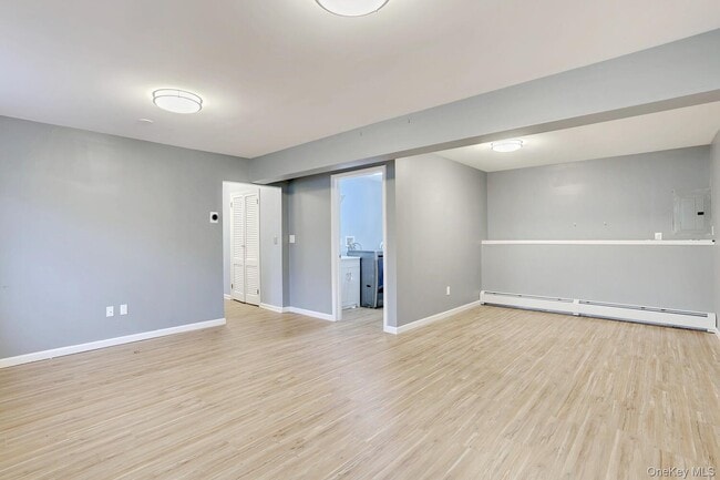 Building Photo - 6 Hemlock Ln