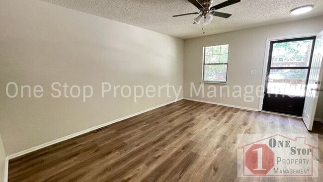 Building Photo - Beutiful duplex 2-bedroom, 1-bath in Blue ...