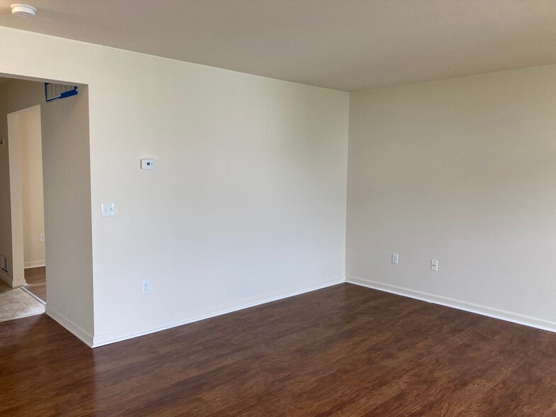 Building Photo - 8413 Walnut Hill