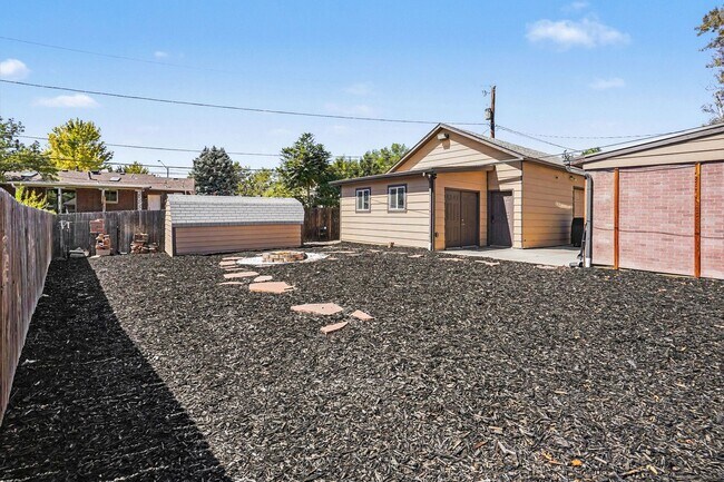 Building Photo - 6881 Fox Way