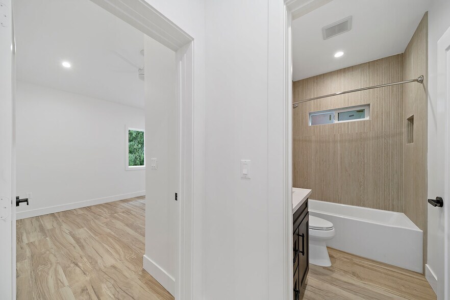 Building Photo - 2616 Glendale Blvd