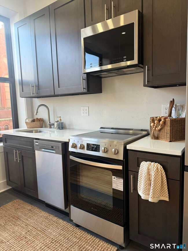 Building Photo - 253 State St