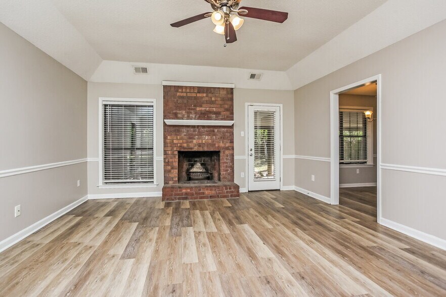 Building Photo - 5044 Brooksbank Cove S