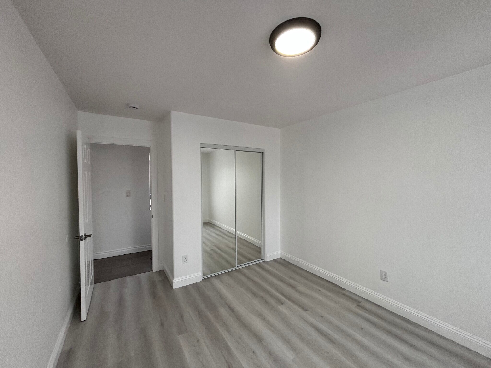 Building Photo - 2429 E 110th St