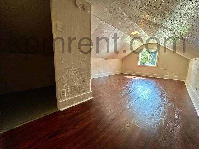 Building Photo - 1207 9th St NE