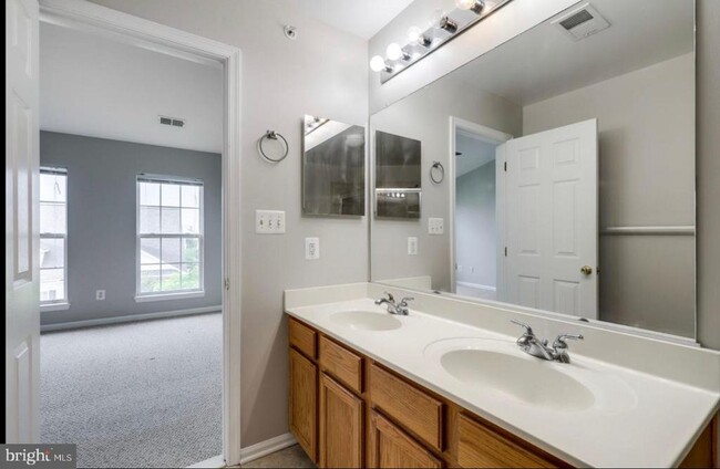 Building Photo - 5131 Anchorstone Dr