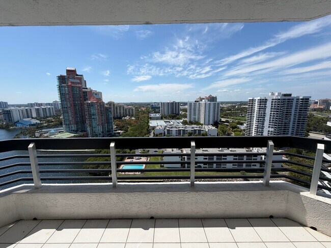 Building Photo - 3530 Mystic Pointe Dr