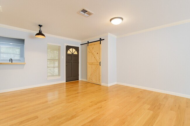 Building Photo - 12973 Trail Hollow Dr