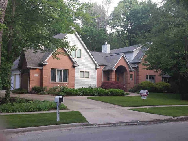 Building Photo - 6003 Woodview Pass