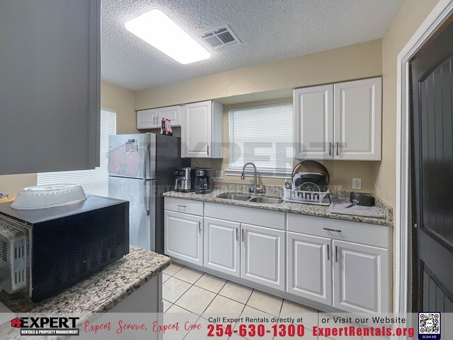 Building Photo - 1235 Royal Crest Dr