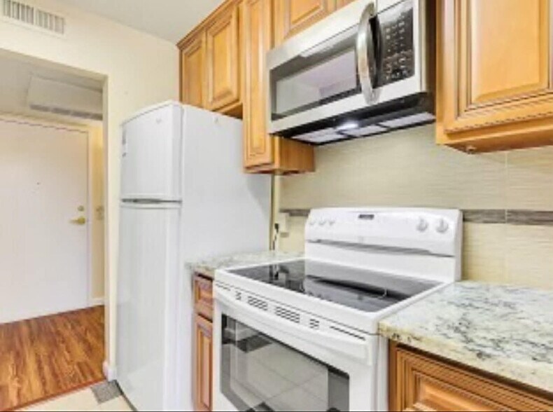 Building Photo - 300 N Civic Dr