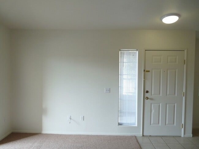 Building Photo - 2nd floor unit in gated community with pool