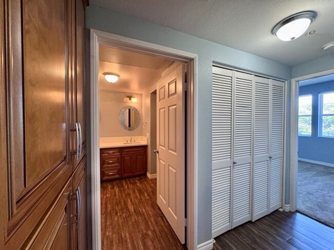 Building Photo - Upgraded 1BD/1BA Condo in Gated Temecula C...