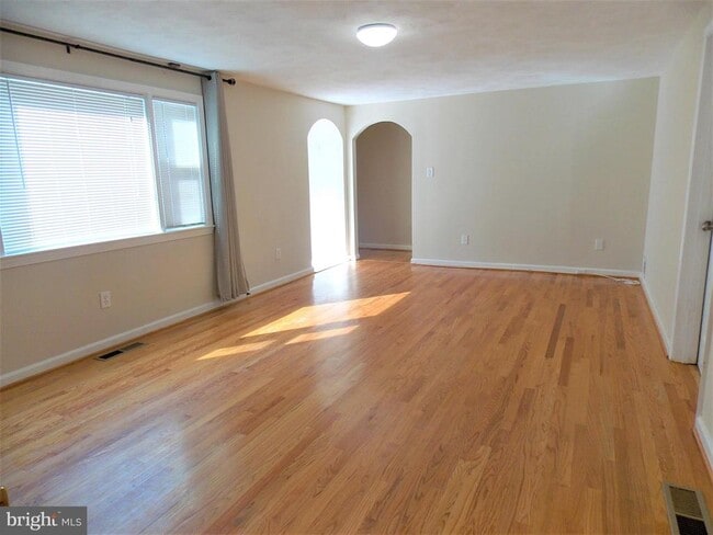 Building Photo - 6409 Higham Dr
