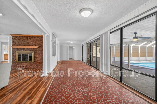 Building Photo - 8 Manor Dr