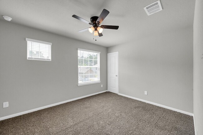Building Photo - 2237 Raider Dr