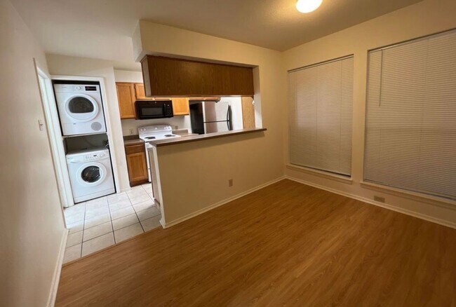 Building Photo - 3115 Helms St