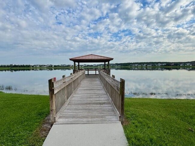 Building Photo - For Rent 3/2.5 townhome 2 Car Garage in Storey Lake,