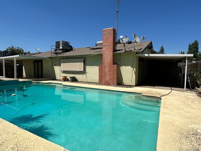 Building Photo - SW Visalia Home coming soon!!