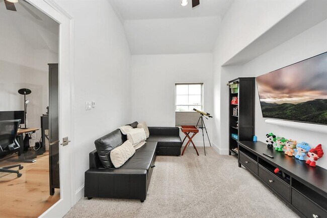 Building Photo - 3828 Glen Arbor Dr