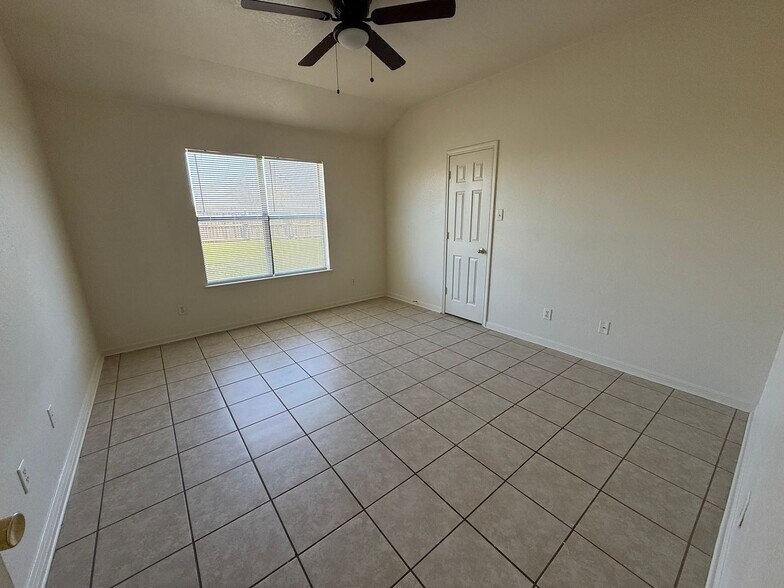 Building Photo - 1309 Nicholas Cir