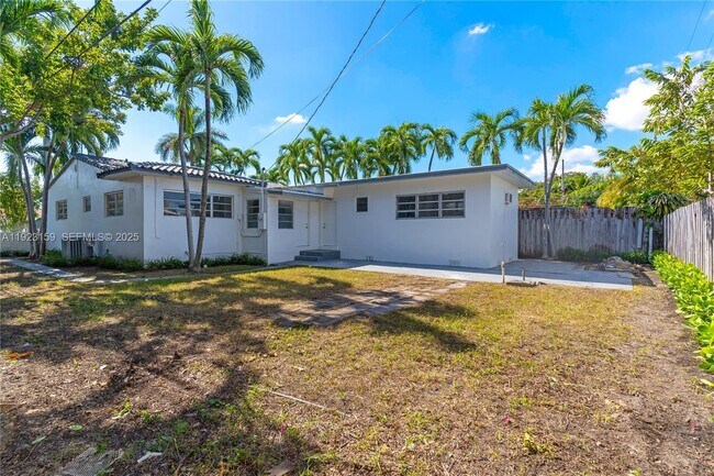 Building Photo - 2221 SW 13th St