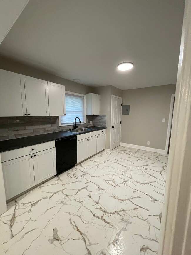 Building Photo - 909 Sandalwood Dr