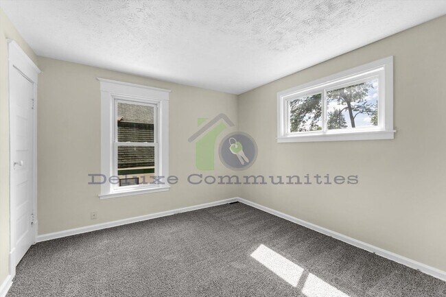 Building Photo - 3 Bedroom Eastown Home! AVAILABLE NOW!