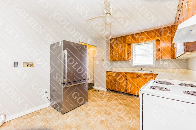 Building Photo - 903 N Macedonia Ave