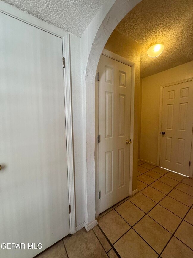 Building Photo - 386 McCune Rd