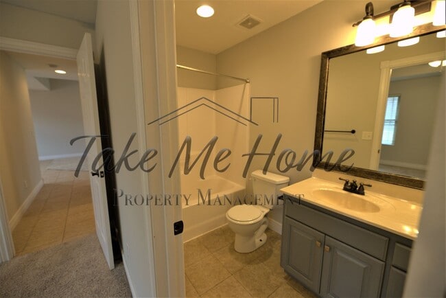 Building Photo - 3 Bedroom in East Springfield!