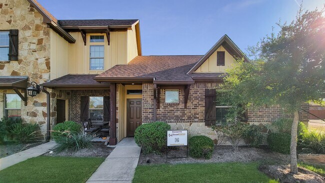 Primary Photo - 3200 Airborne Ave