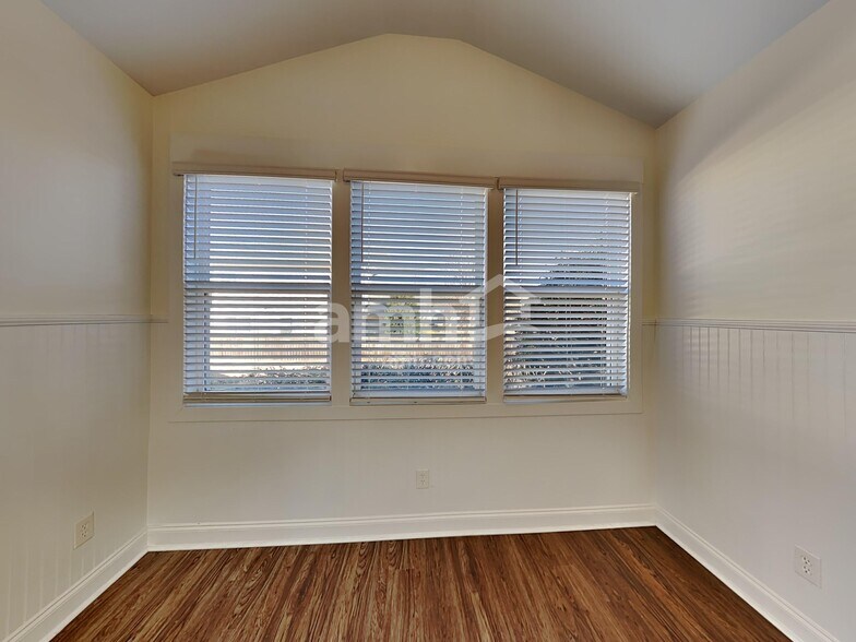 Building Photo - 132 Northbrooke Trace