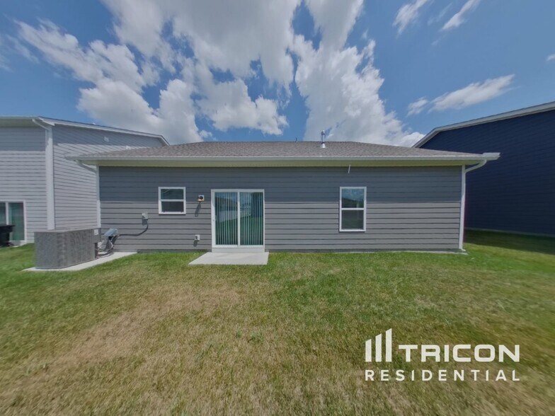 Building Photo - 2410 Valverde Wy
