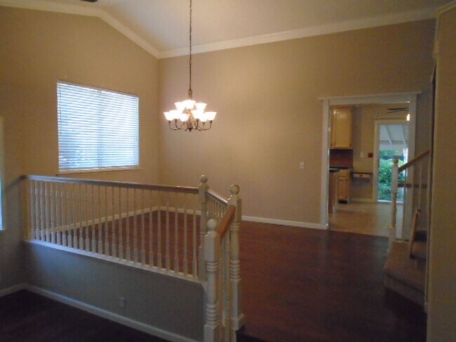 Building Photo - NICE TWO STORY, 3 BEDROOM, 3 FULL BATHROOM...