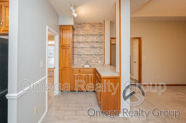 Building Photo - 6928 Cherry Creek Dr