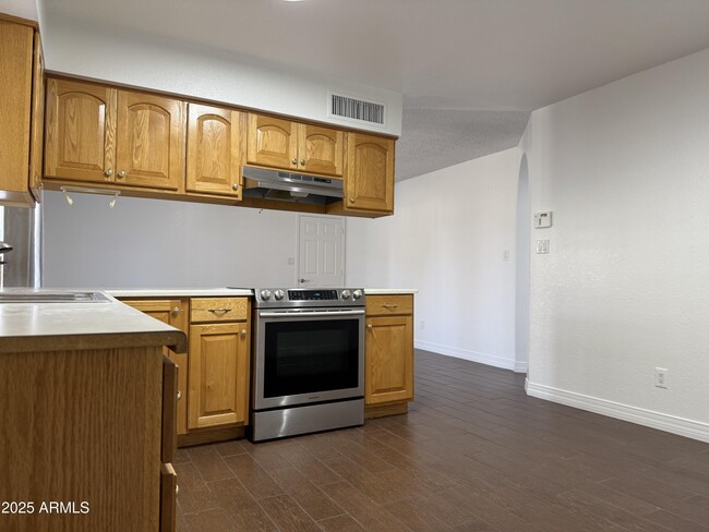 Building Photo - 564 S Creston