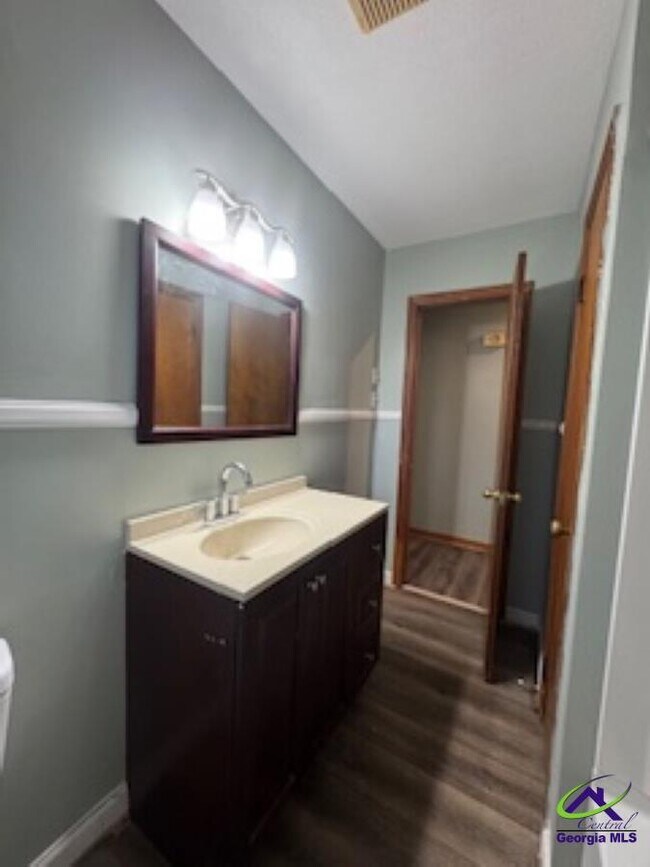 Building Photo - 106 Eleanor Cir