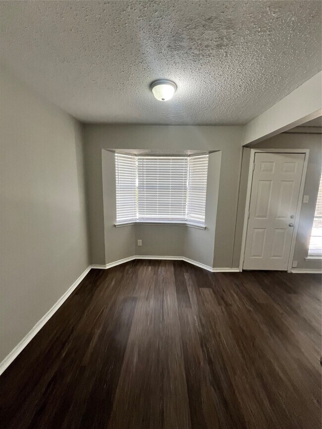 Building Photo - 22318 Meadowgate Dr