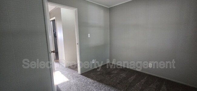 Building Photo - 5016 S Camden Dr