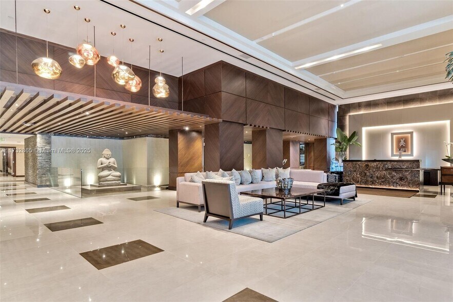 Building Photo - 5875 Collins Ave